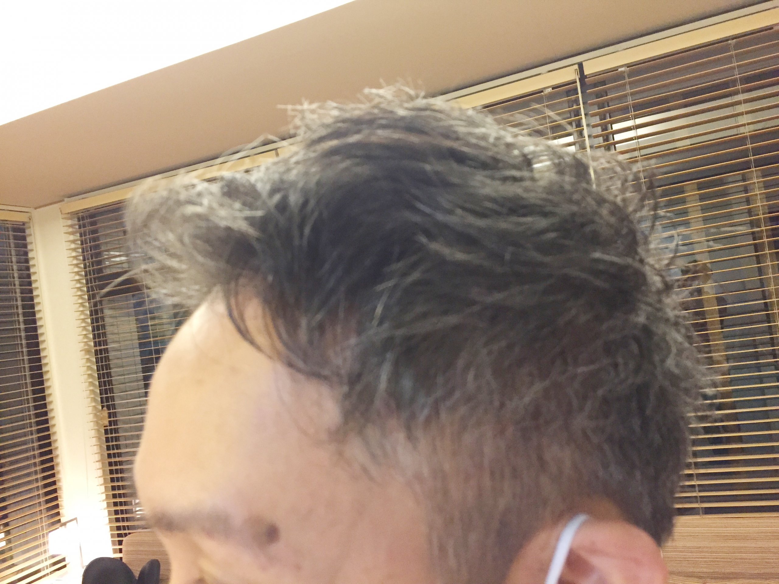 今まで白髪を隠していたカラーを憧れのグレーシルバーにキレイに染めることができました マイケル 静岡市 藤枝市 焼津市の美容室petz ペッツ